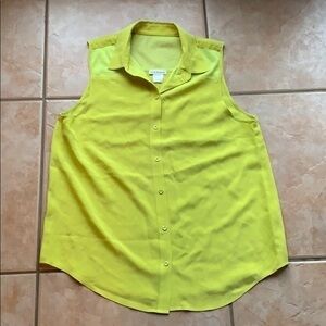 ❤️FINAL SALE❤️ Club Monaco Chartreuse Silk Panel Collared Tank Size Medium